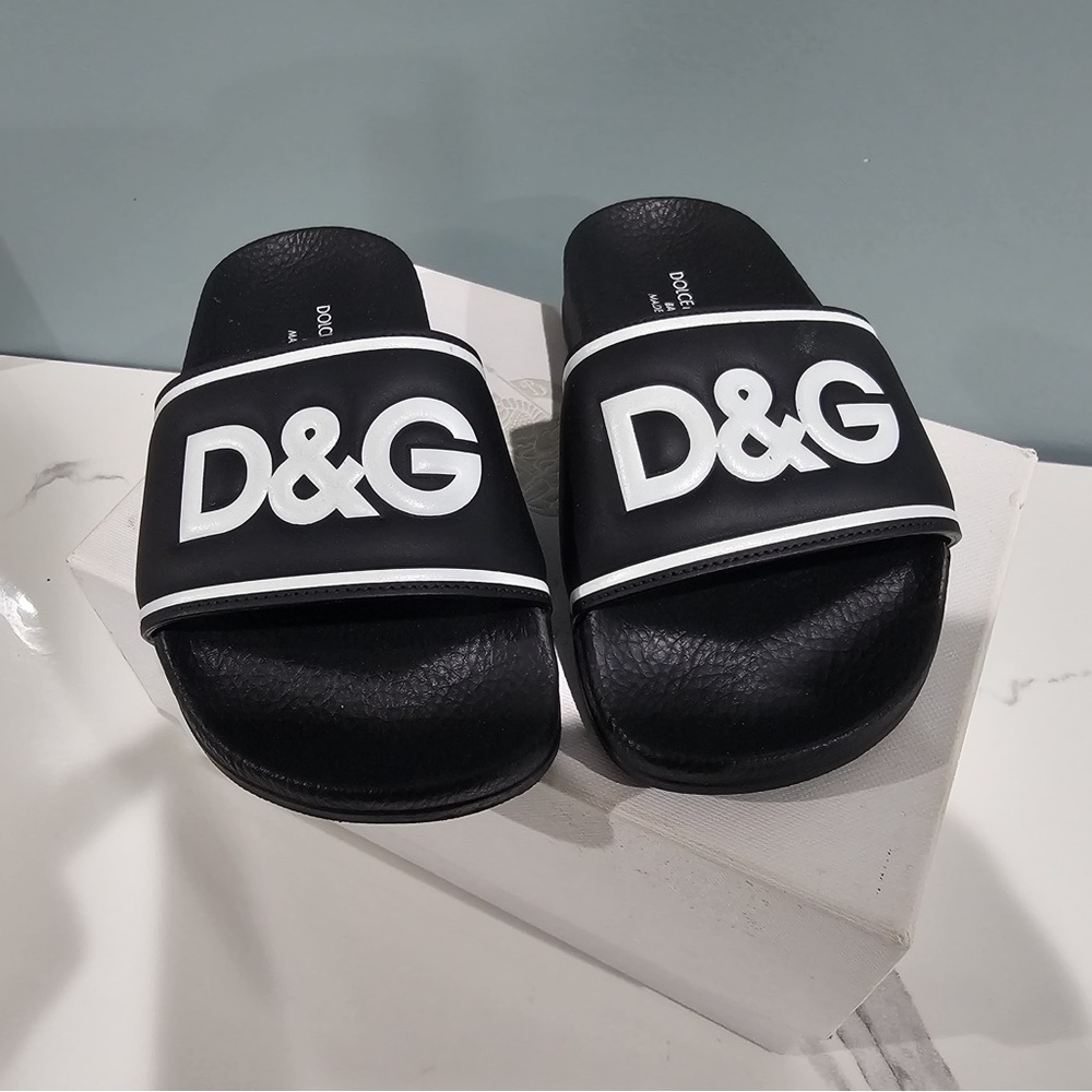 Dolce & Gabbana Black and White Logo Slides